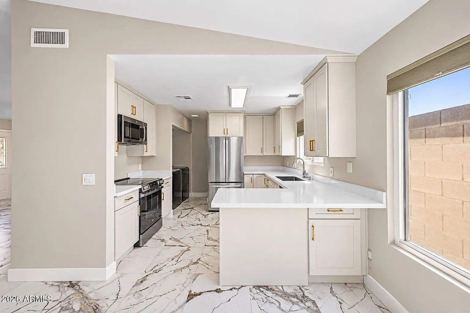 3 bed, 2.0 bath, 1136 sqft, $2,349 — Photo 1