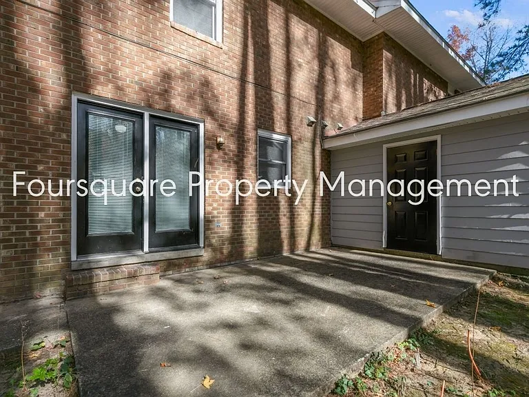 1105 Timber Dr — Photo 6