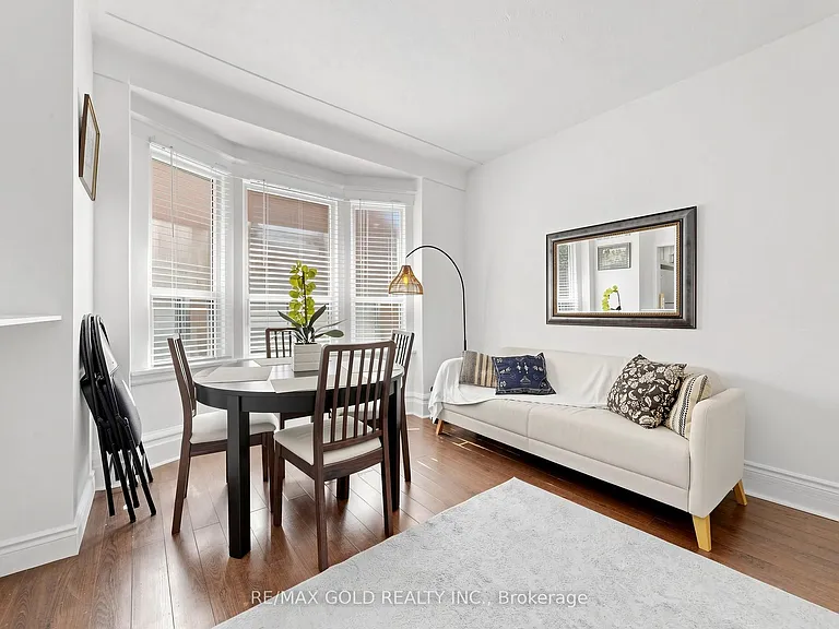 746 King St W — Photo 9