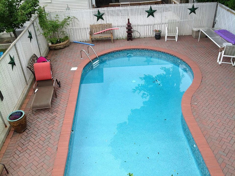 Strait  edge  kidney pool