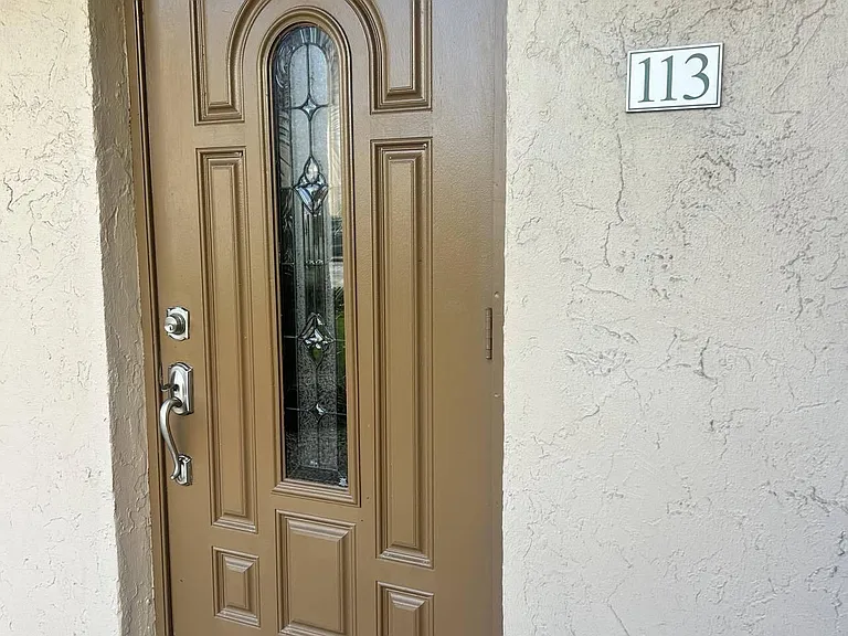 300 NE 26th Ave #113 — Photo 2