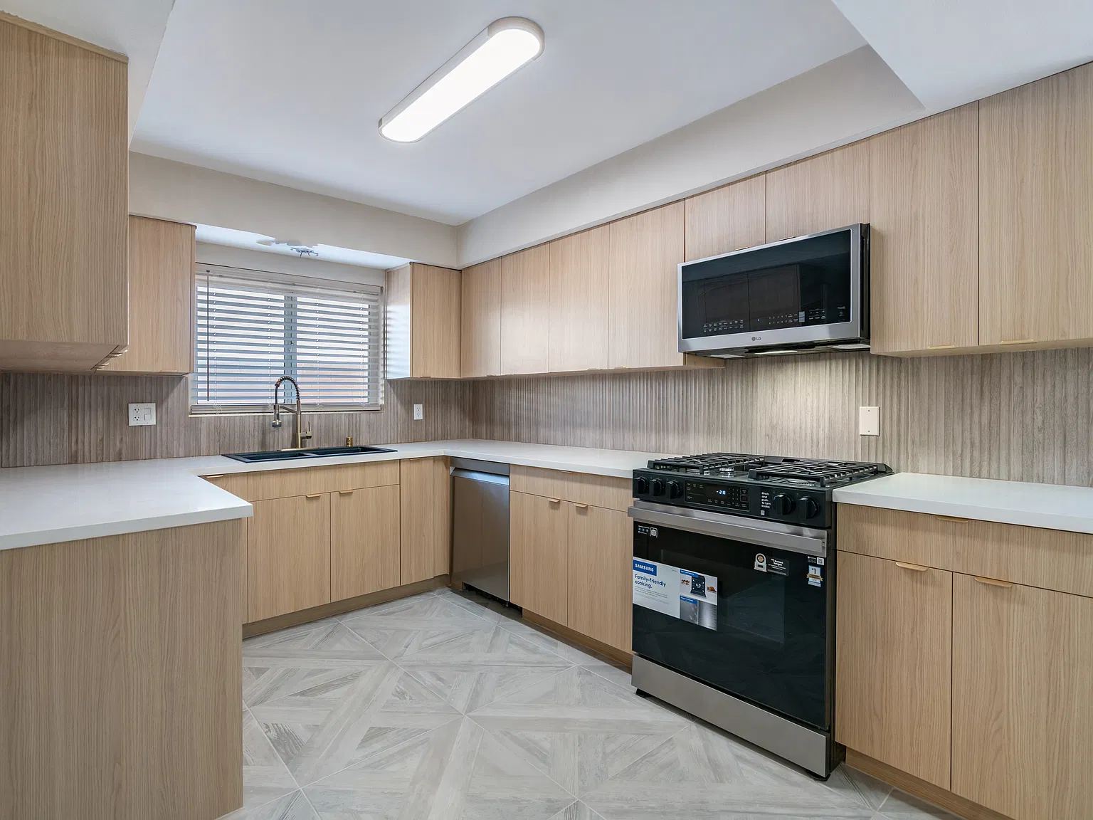 2 bed, 864 sqft, $1,995 — Photo 4