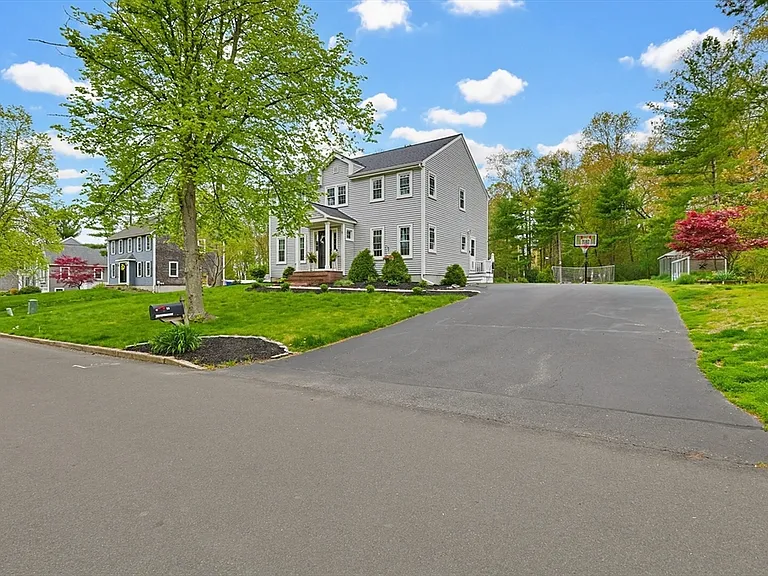 35 Millbrook Dr #35 — Photo 3
