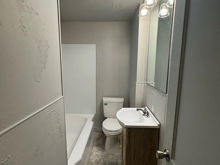 821 N George St #1 — Photo 9