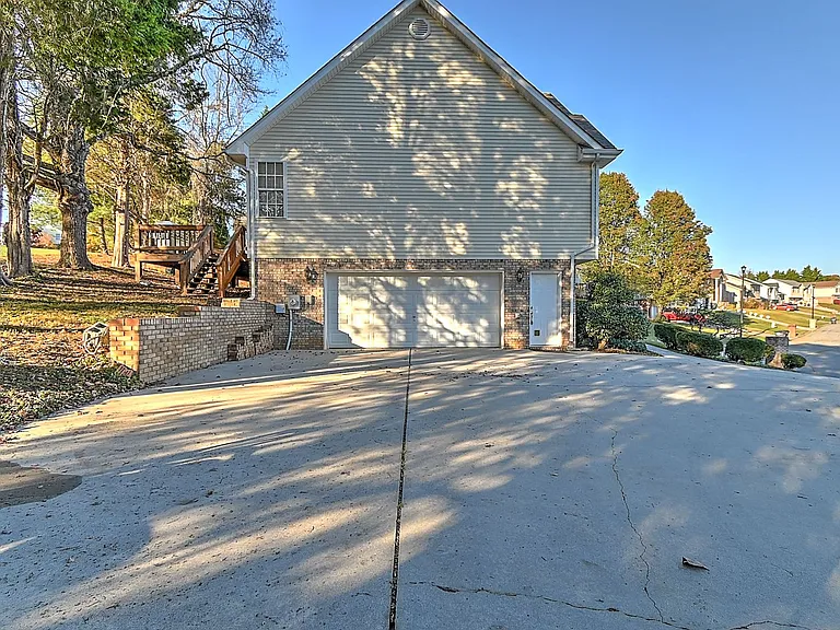 168 Old Mill Ct — Photo 36