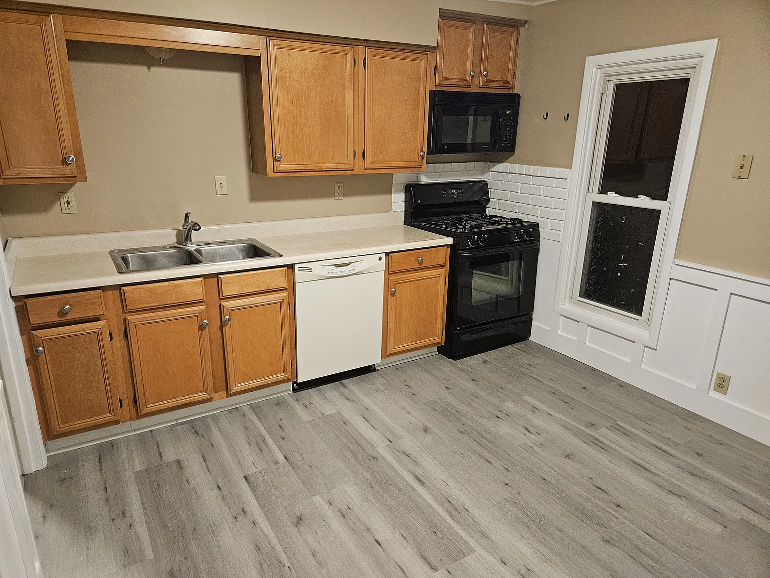 2 bed, $950 — Photo 1