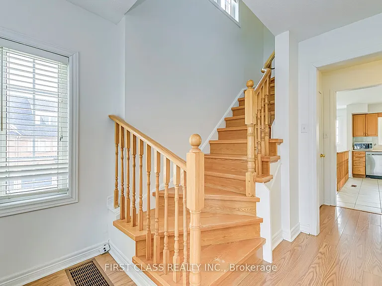 1128 Dundas St W #25 — Photo 22