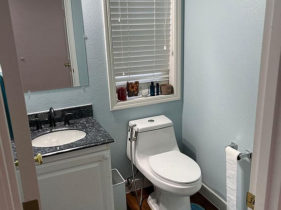 Lower Level Bathroom(1/2)