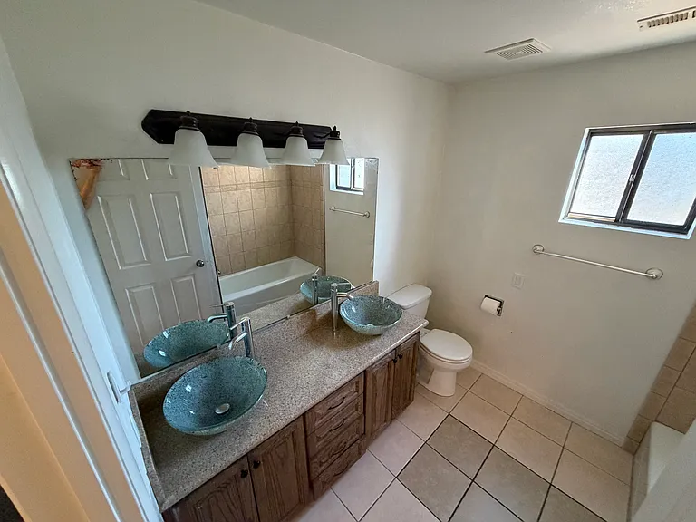 394 S 660 East Cir — Photo 5