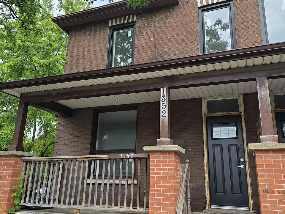 1354 Queen St E #1352