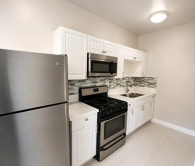 250 S Kenmore Ave #203 — Photo 4