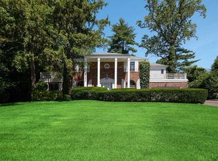 18 Bayside Dr, Great Neck, NY 11023