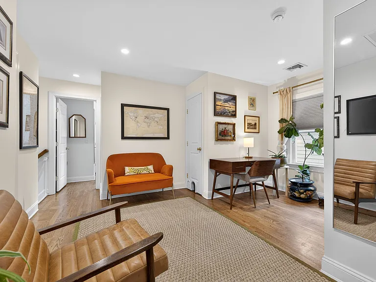 Spacious 2nd floor landing