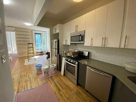 3rd image of 611 Rogers Ave #1R