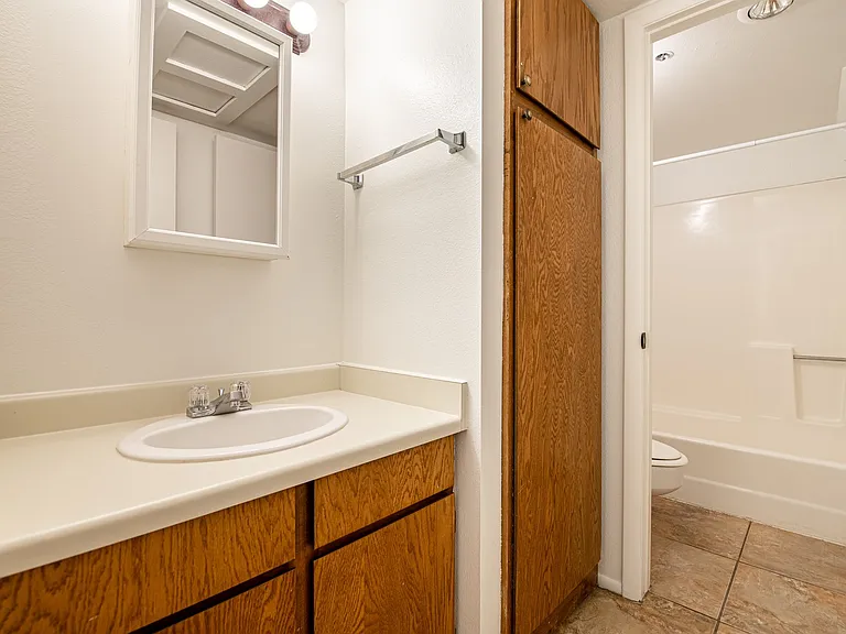 1487 Woodside Ave #206B — Photo 6