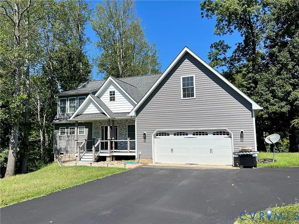 3 bed, 2.5 bath, 2026 sqft, $2,700 — Photo 3