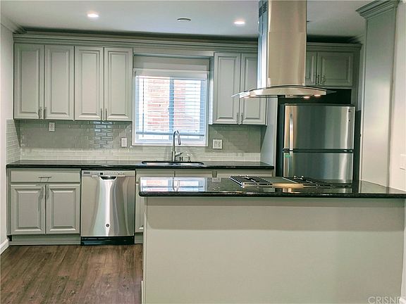 5th image of 22258 Hamlin St