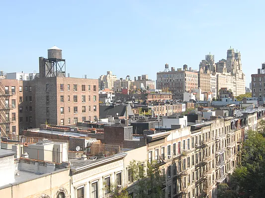 Sold by Sotheby's International Realty | media 7