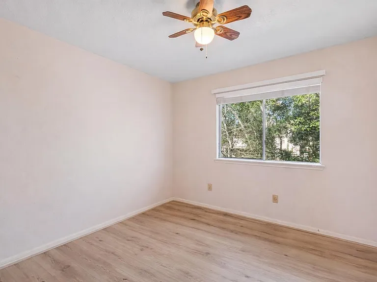 2630 Lakeway Dr — Photo 24