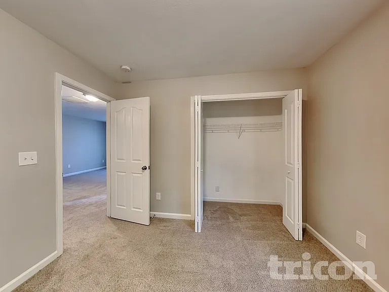 6716 Commack Dr — Photo 10
