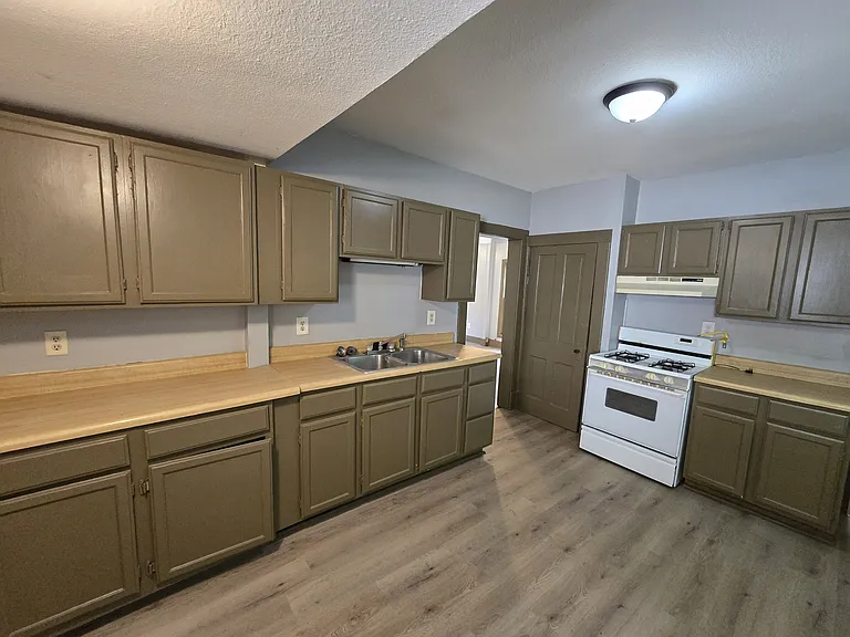 519 Adams St — Photo 17