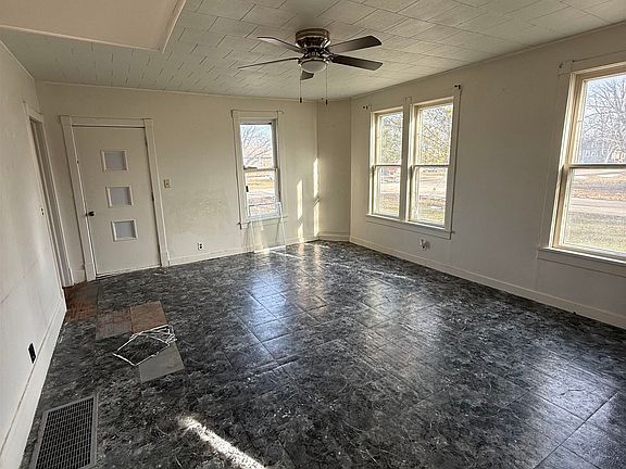 4th image of 410 Taylor Ave