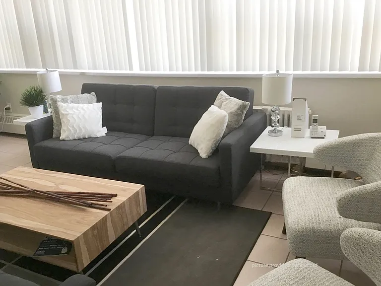 105 Raglan Ave — Photo 11