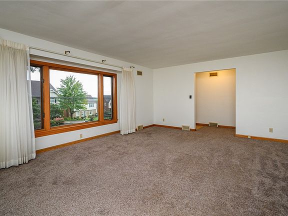 5th image of 428 Bower Hill Rd