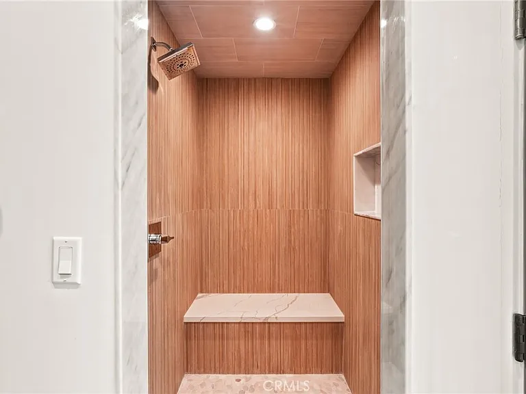 425 N Alfred St #2 — Photo 15