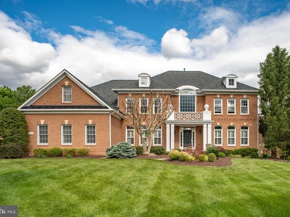 2939 Fox Mill Manor Dr, Oakton, VA 22124