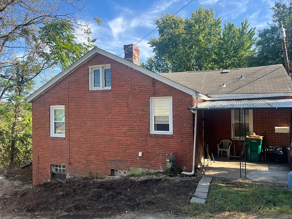 1714 Center Ave