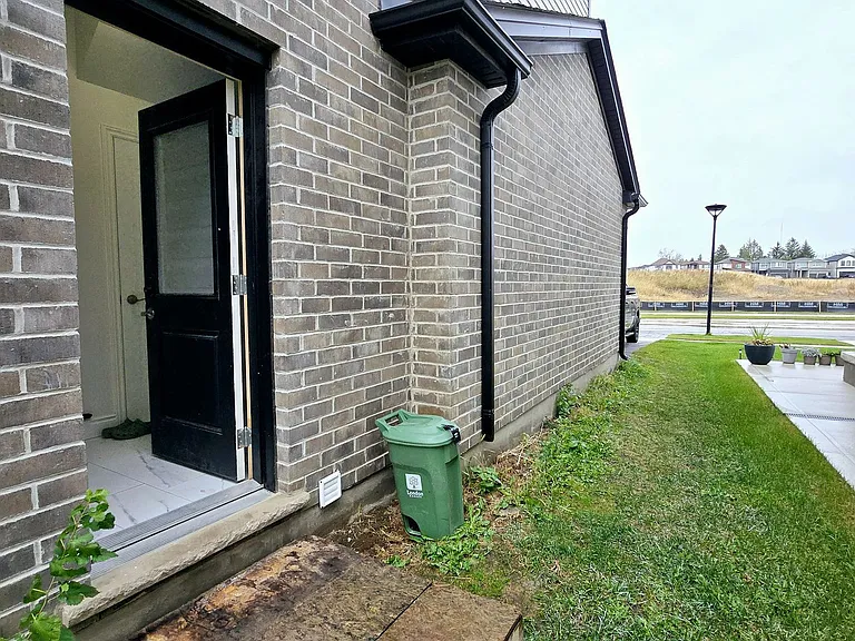 201 Roy McDonald Dr #LOWER — Photo 2