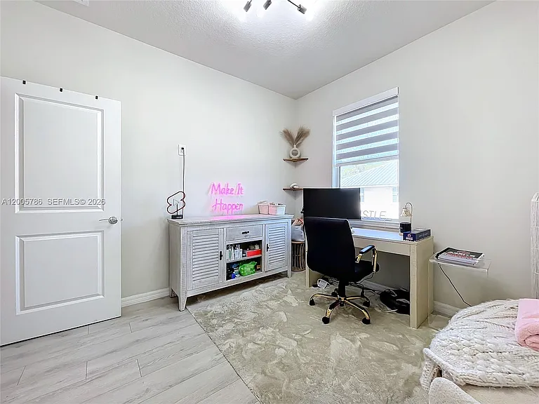 5040 Eucalyptus Dr #2 — Photo 24
