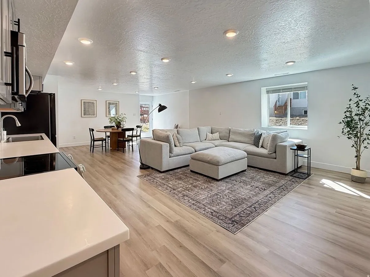 3 bed, 1750 sqft, $2,000 — Photo 3