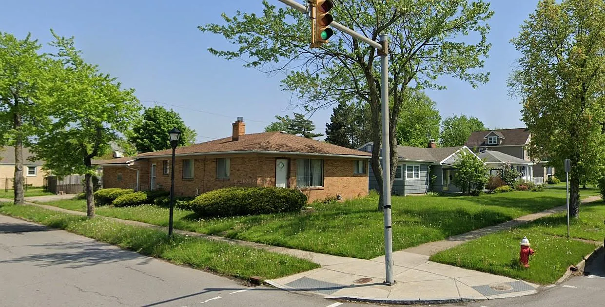 3 bed, 1592 sqft, $2,200 — Photo 1