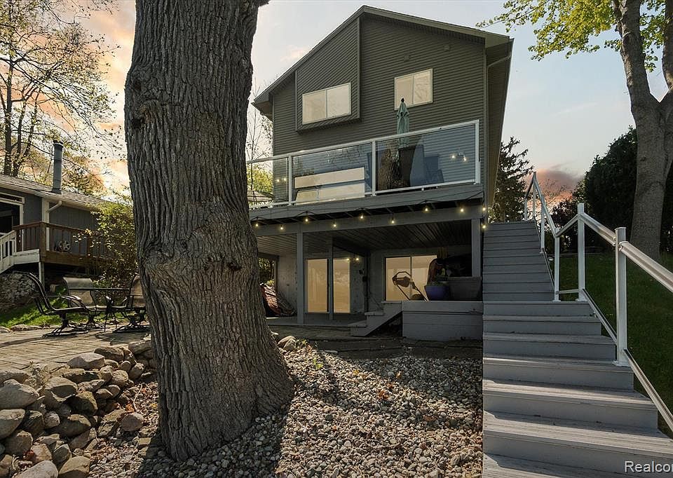 1297 Maxfield Rd, Hartland, MI 48353 Zillow