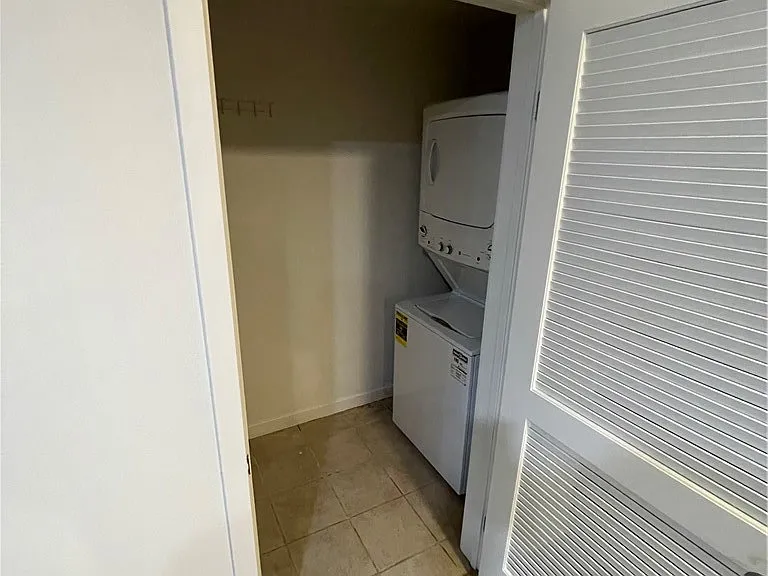 530 S Primrose Ave — Photo 8