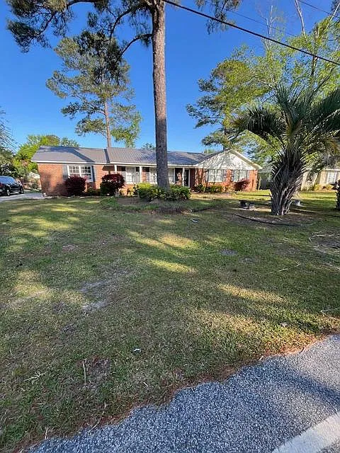 3 bed, 2100 sqft, $1,900 — Photo 1