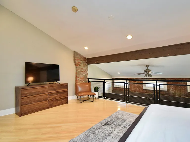 110 E 13th St #3 — Photo 22