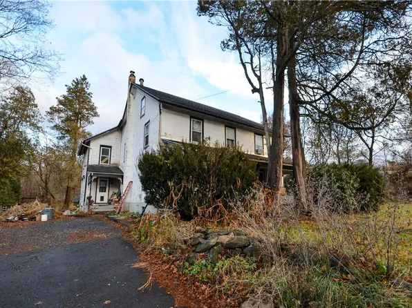 529 Blue Mountain Dr, Walnutport, PA 18088