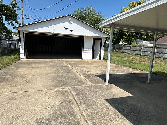 4th image of 2625 Maplegrove Ave