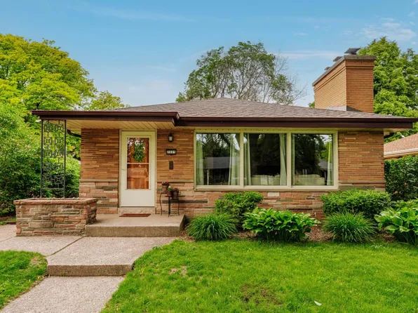 2223 North 107th STREET, Wauwatosa, WI 53226