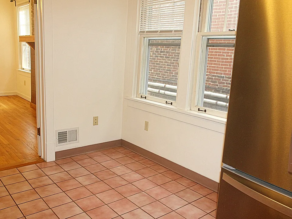 kitchen eating area