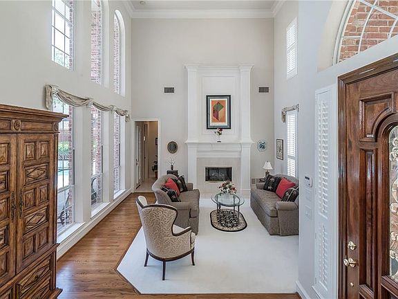 4th image of 3109 Langley Dr