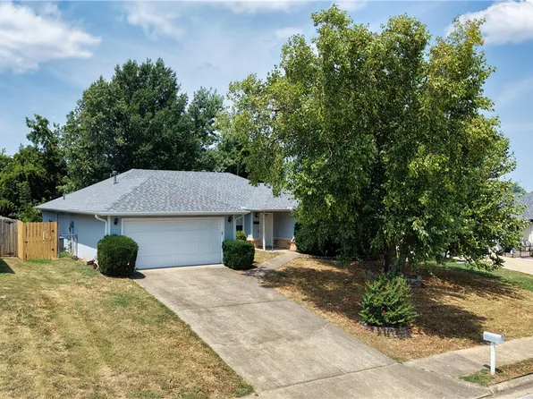1706 S 20th St, Rogers, AR 72758