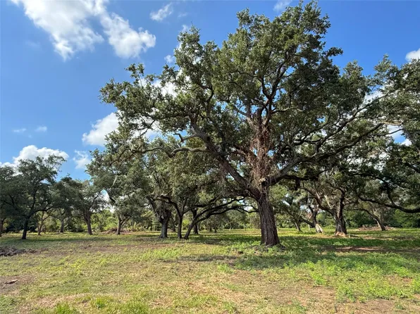 2 S F Austin Rd, Freeport, TX 77541