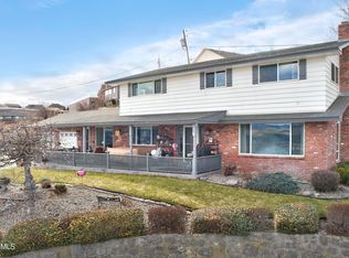 1212 Fremont Hills Dr, Selah, WA 98942