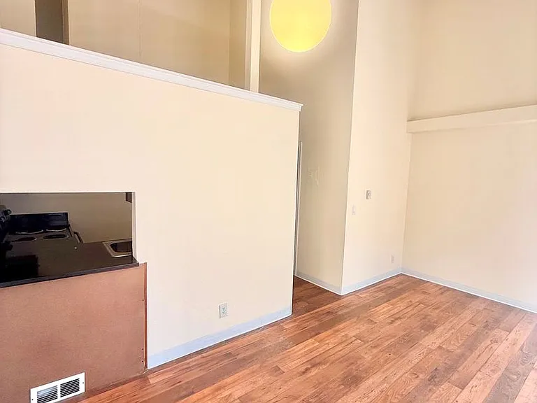 4259 8th Ave NE #3 — Photo 8