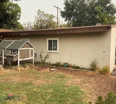 5th image of 209 Earl Ave