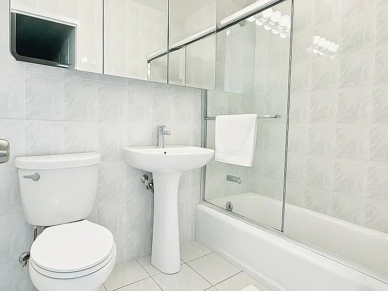 220 E 60th St #11B — Photo 7
